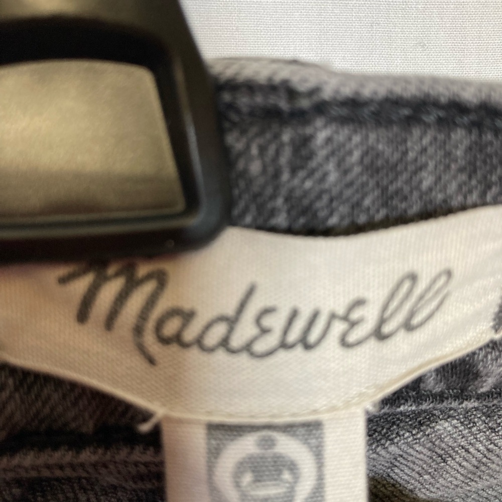 Madewell The Perfect Vintage Jean in a black/gray wash, size 23 - Picture 3 of 9